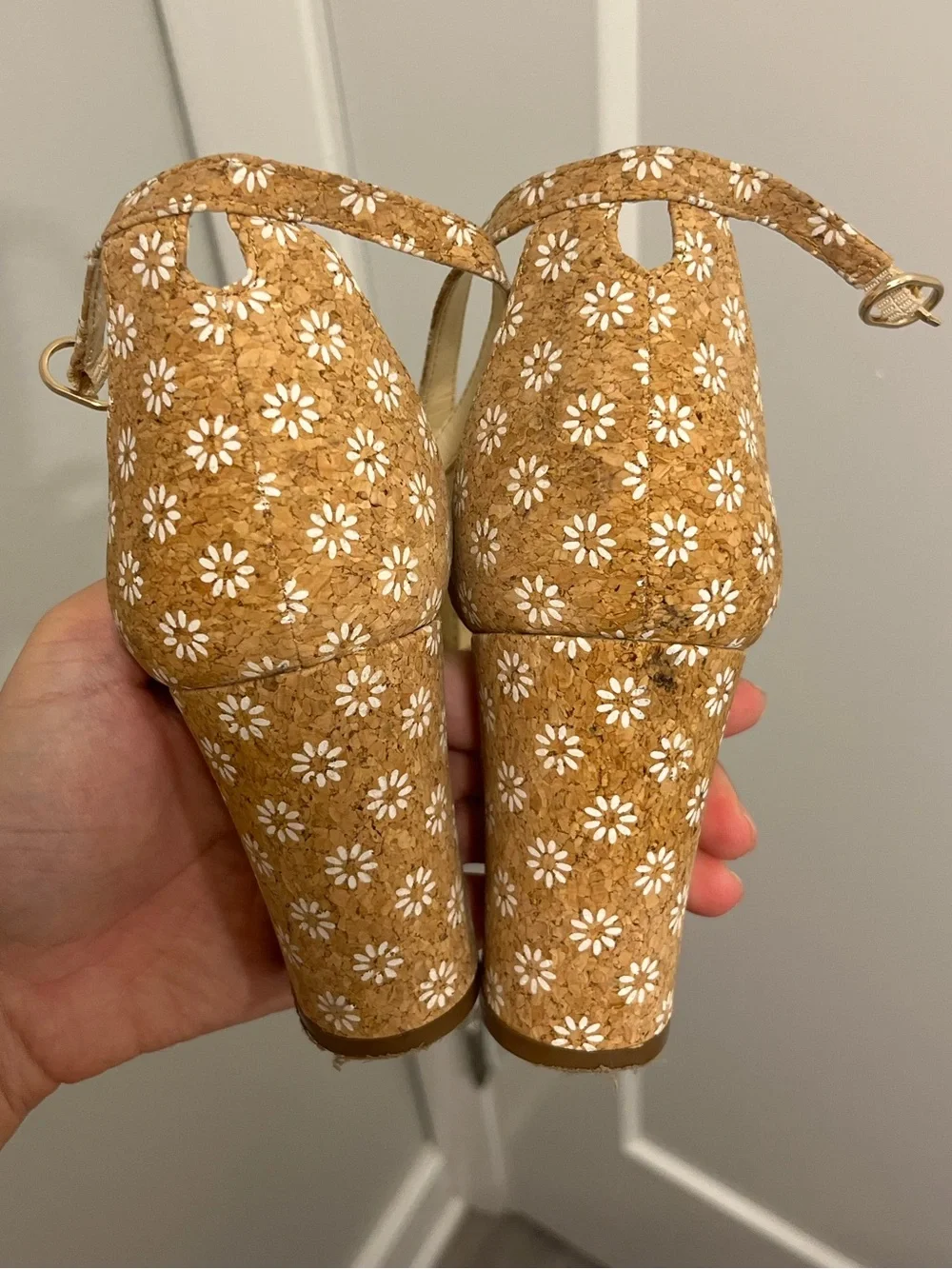 Jessica Simpson elegant beige